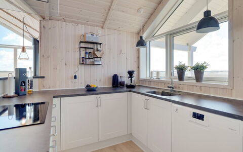 Jonna - 700M from the Sea: Bois, Plafond, Design Intérieur, Sol, Comptoir, Domicile, Cuisine, Cabinetry, Luminaire, Pièce