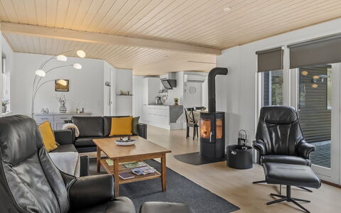 Bjarka - 2.9Km from the Sea: Chalet, Domicile, Maison, Toit, Porche, Biens, Siding, Batiments Jardin, Ferme, Cour