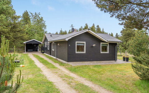 Bjarka - 2.9Km from the Sea: Chalet, Domicile, Maison, Toit, Porche, Biens, Siding, Batiments Jardin, Ferme, Cour