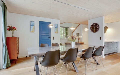 Emmeli - 1.2Km from the Sea: Meubles, Bois, Design Intérieur, Sol, Plafond, Table, Table Cuisine Et Salle A Manger, Chaise, Sol, Salle À Manger