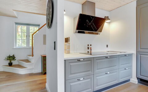 Emmeli - 1.2Km from the Sea: Design Intérieur, Sol, Bois, Cabinetry, Sol, Meubles, Plafond, Cuisine, Comptoir, Domicile