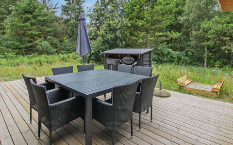 Emmeli - 1.2Km from the Sea: Bois, Meubles, Mobilier De Jardin, Table, Tableau De Plein Air, Chaise, Ombre, Jardin, Dur, Plate-Forme