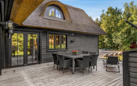 Emmeli - 1.2Km from the Sea: Bois, Chalet, Plate-Forme, Dur, Planche, Porche, Parquet, Siding, À Déchaumer, Cabane En Rondins