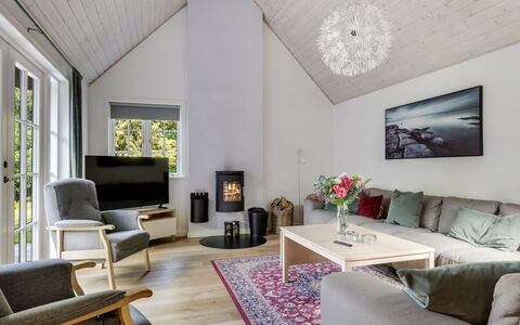 Emmeli - 1.2Km from the Sea: Design Intérieur, Sol, Meubles, Bois, Salon, Plafond, Sol, Domicile, Canapé, Pièce