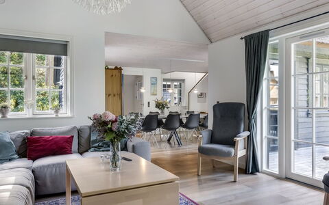 Emmeli - 1.2Km from the Sea: Design Intérieur, Bois, Plafond, Meubles, Sol, Domicile, Canapé, Salon, Sol, Éclairage