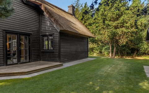 Emmeli - 1.2Km from the Sea: Bois, Chalet, Toit, Siding, Domicile, Porte, Dur, Batiments Jardin, Planche, Jardin
