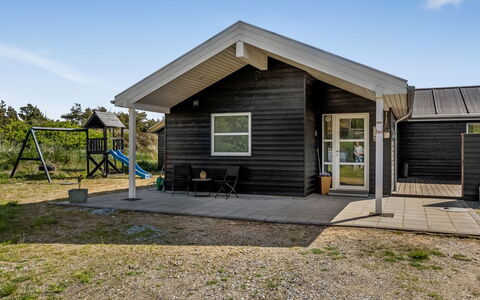 Minke - 2.2Km from the Sea: Domicile, Chalet, Porche, Dur, Siding, Plate-Forme, Ombre, Planche, Biens, Batiments Jardin