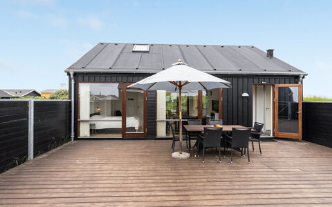 Elara - 200M from the Sea: Arbuste, Design Urbain, Couverture De Sol, Brique, Appartement, Biens, Brickwork, Balcon, Aménagement Paysager