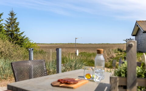 Eldora - 1.4Km from the Sea: Meubles, Bois, Design Intérieur, Sol, Sol, Chaise, Pièce, Plafond, Salon, Appartement