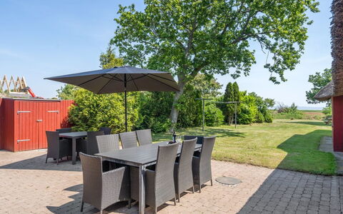 Edelgard - 4.5Km from the Sea: Meubles, Chaise, Mobilier De Jardin, Table, Lot Terre, Jardin, Ombre, Tableau De Plein Air, Aménagement Paysager, Pelouse