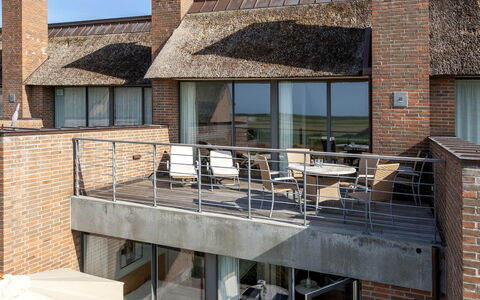 Helgo - 250M from the Sea: Domicile, Composite, Appartement, Brique, Balcon, Mobilier De Jardin, Chaise, Brickwork, Ombre