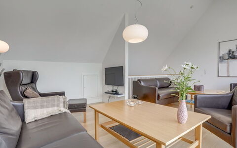 Helgo - 250M from the Sea: Meubles, Design Intérieur, Sol, Mur, Plafond, Canapé, Sol, Bois, Luminaire, Salon