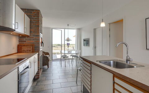 Helgo - 250M from the Sea: Mur, Sol, Sol, Comptoir, Meubles, Cuisine, Cabinetry, Composite, Appartement, Tache De Bois