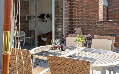 Helgo - 250M from the Sea: Meubles, Chaise, Table, Design Intérieur, Table Cuisine Et Salle A Manger, Mobilier De Jardin, Table Basse, Tableau De Plein Air, Osier, Salle À Manger