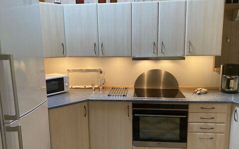 Orpah - 2.5Km from the Sea: Cuisine, Appareil De Cuisine, Sol, Bois, Comptoir, Cabinetry, Principaux Appliance, Meubles, Design Intérieur, Électroménager
