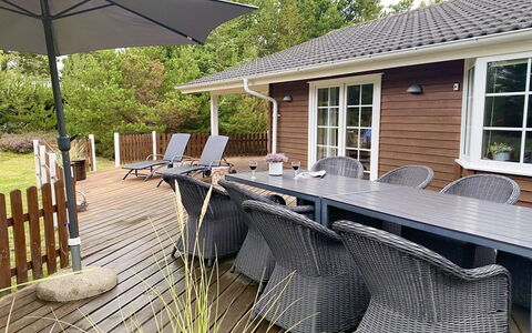 Orpah - 2.5Km from the Sea: Meubles, Bois, Design Intérieur, Sol, Sol, Chaise, Pièce, Plafond, Salon, Appartement