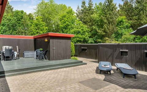 Eliane - 4Km from the Sea: Bois, Jardin, Tache De Bois, Dur, Ombre, Arrière-Cour, Mobilier De Jardin, Plate-Forme, Aménagement Paysager, Cour