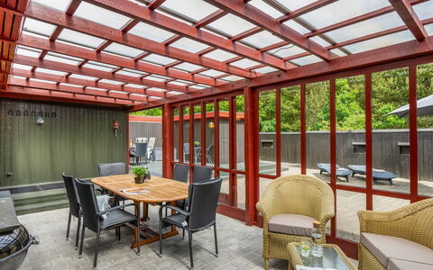 Eliane - 4Km from the Sea: Bois, Tache De Bois, Jardin, Ombre, Pot De Fleur, Dur, Plate-Forme, Eco Hôtel, Patio, Mobilier De Jardin