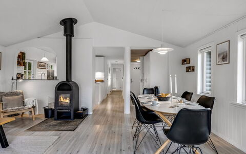 Aila - 1.4Km from the Sea: Bois, Sol, Design Intérieur, Plafond, Parquet, Salon, Domicile, Sol, Meubles, Pièce