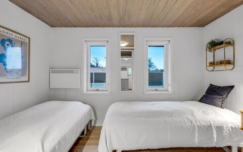 Aila - 1.4Km from the Sea: Mur, Bois, Chambre, Design Intérieur, Sol, Plafond, Sol, Lit, Éclairage, Literie