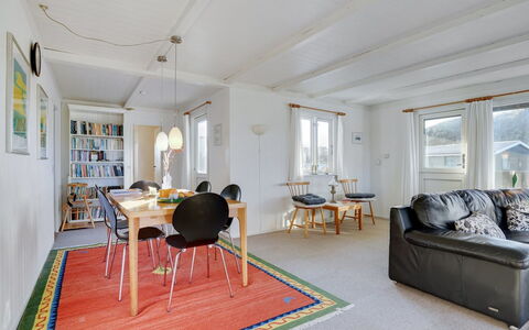 Meike - 300M from the Sea: Sol, Sol, Plafond, Design Intérieur, Comptoir, Cuisine, Cabinetry, Pièce, Principaux Appliance, Luminaire