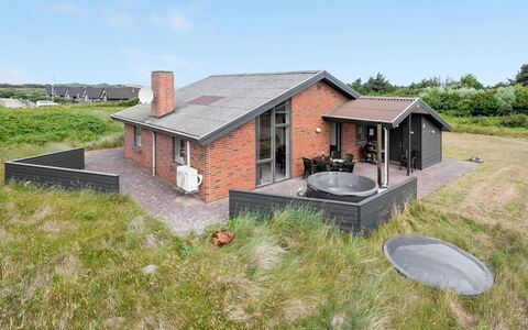 Mert - 1.2Km from the Sea: Herbe, Maison, Toit, Domicile, Chalet, Arbuste, Lot Terre, Zone Rurale, Ferme, Couverture De Sol