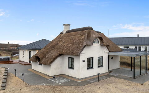 Annelouise - 100M from the Sea: Maison, Toit, Domicile, Chalet, Cabanon, Batiments Jardin, Siding, Cour, Cabane En Rondins, Cabane