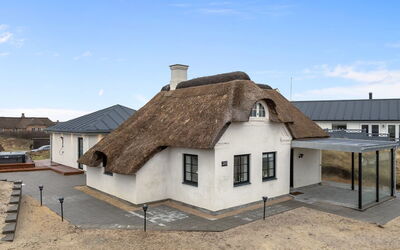 Annelouise - 100M from the Sea