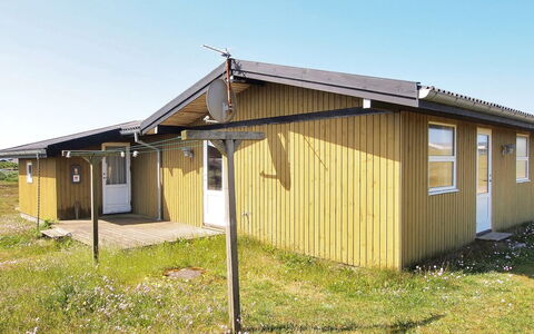 Rami - from the Sea: Toit, Maison, Domicile, Plaine, Lot Terre, Zone Rurale, Chalet, Siding, Porte, Batiments Jardin