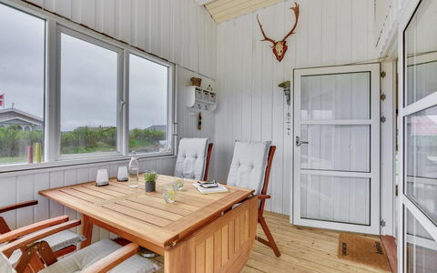 Thamara - 350M from the Sea: Maison, Toit, Domicile, Chalet, Cabanon, Batiments Jardin, Siding, Cour, Cabane En Rondins, Cabane