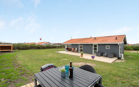 Thamara - 350M from the Sea: Maison, Toit, Domicile, Chalet, Cabanon, Batiments Jardin, Siding, Cour, Cabane En Rondins, Cabane