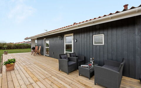 Thamara - 350M from the Sea: Maison, Toit, Domicile, Chalet, Cabanon, Batiments Jardin, Siding, Cour, Cabane En Rondins, Cabane