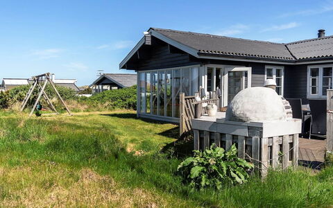 Algea - 300M from the Sea: Ciel, Herbe, Bâtiment, Fenêtre, Toit, Maison, Domicile, Chalet, Architecture, Lot Terre