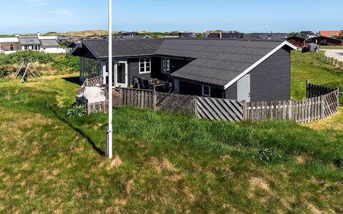 Algea - 300M from the Sea: Herbe, Bâtiment, Toit, Maison, Domicile, Zone Résidentielle, Chalet, Architecture, Lot Terre, Zone Rurale