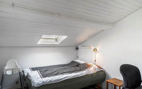 Algea - 300M from the Sea: Plafond, Sol, Bois, Sol, Design Intérieur, Chambre, Meubles, Lit, Éclairage, Drap De Lit