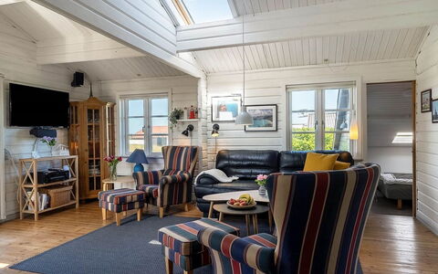Algea - 300M from the Sea: Meubles, Bois, Domicile, Chaise, Porte, Chalet, Plafond, Dur, Siding, Salon