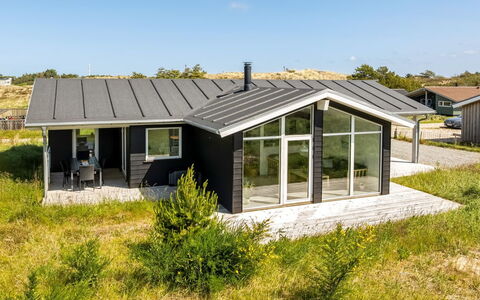 Raakel - 950M from the Sea: Chalet, Jardin, Siding, Batiments Jardin, Ombre, Cour, Arrière-Cour, Pelouse, Ferme, Aménagement Paysager