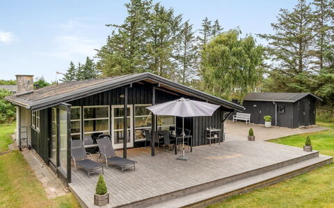 Bernadeta - 1.2Km from the Sea: Toit, Maison, Domicile, Chalet, Siding, Biens, Allée, Batiments Jardin, Cour, Cabanon