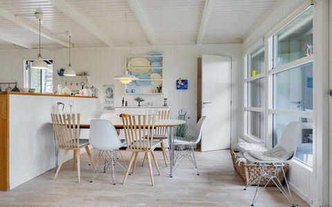 Bernadeta - 1.2Km from the Sea: Toit, Maison, Domicile, Chalet, Siding, Biens, Allée, Batiments Jardin, Cour, Cabanon