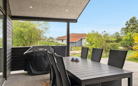 Antonina - 800M from the Sea: Bois, Meubles, Mobilier De Jardin, Sol, Sol, Chaise, Ombre, Porche, Plate-Forme, Patio