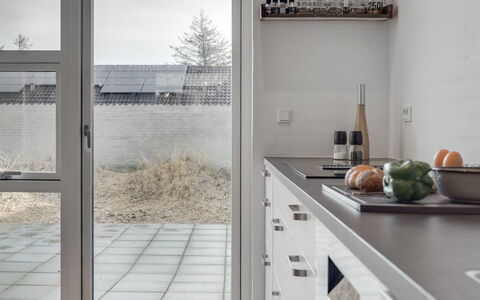 Ilsabe - 2Km from the Sea: Bois, Sol, Design Intérieur, Sol, Meubles, Parquet, Pièce, Plafond, Tache De Bois, Dur