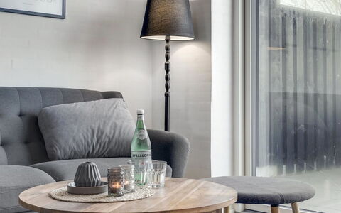 Ilsabe - 2Km from the Sea: Bois, Sol, Design Intérieur, Sol, Meubles, Parquet, Pièce, Plafond, Tache De Bois, Dur