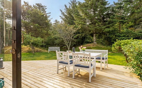 Lykka - 950M from the Sea: Bois, Parquet, Meubles, Porche, Dur, Sol, Plate-Forme, Table, Lot Terre, Tache De Bois