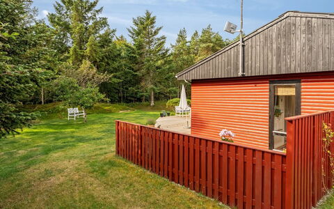 Lykka - 950M from the Sea: Bois, Lot Terre, Chalet, Zone Rurale, Jardin, Batiments Jardin, Siding, Tache De Bois, Arrière-Cour, Dur