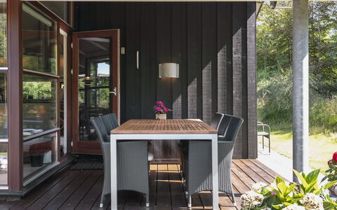 Angja - 800M from the Sea: Meubles, Chaise, Bois, Table, Mobilier De Jardin, Table Cuisine Et Salle A Manger, Porche, Tableau De Plein Air, Sol, Dur