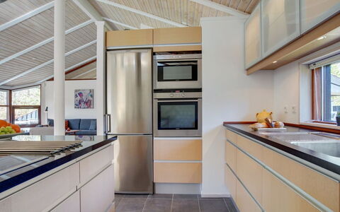 Angja - 800M from the Sea: Cuisine, Comptoir, Design Intérieur, Sol, Appareil De Cuisine, Bois, Cabinetry, Principaux Appliance, Plafond, Sol