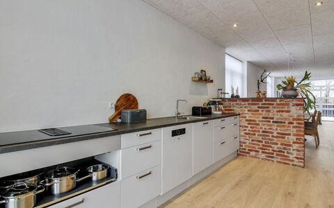 Laulu - 2Km from the Sea: Toit, Chalet, Domicile, Ombre, Siding, Ferme, Porche, Structure En Plein Air, Batiments Jardin