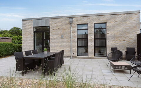 Laulu - 2Km from the Sea: Toit, Chalet, Domicile, Ombre, Siding, Ferme, Porche, Structure En Plein Air, Batiments Jardin