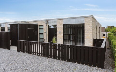 Laulu - 2Km from the Sea: Toit, Chalet, Domicile, Ombre, Siding, Ferme, Porche, Structure En Plein Air, Batiments Jardin