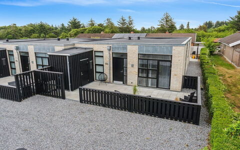 Laulu - 2Km from the Sea: Piscine, Mobilier De Jardin, Meubles, Recours, Dalle, Eco Hôtel, Ombre, Chaise, Loisir, Biens